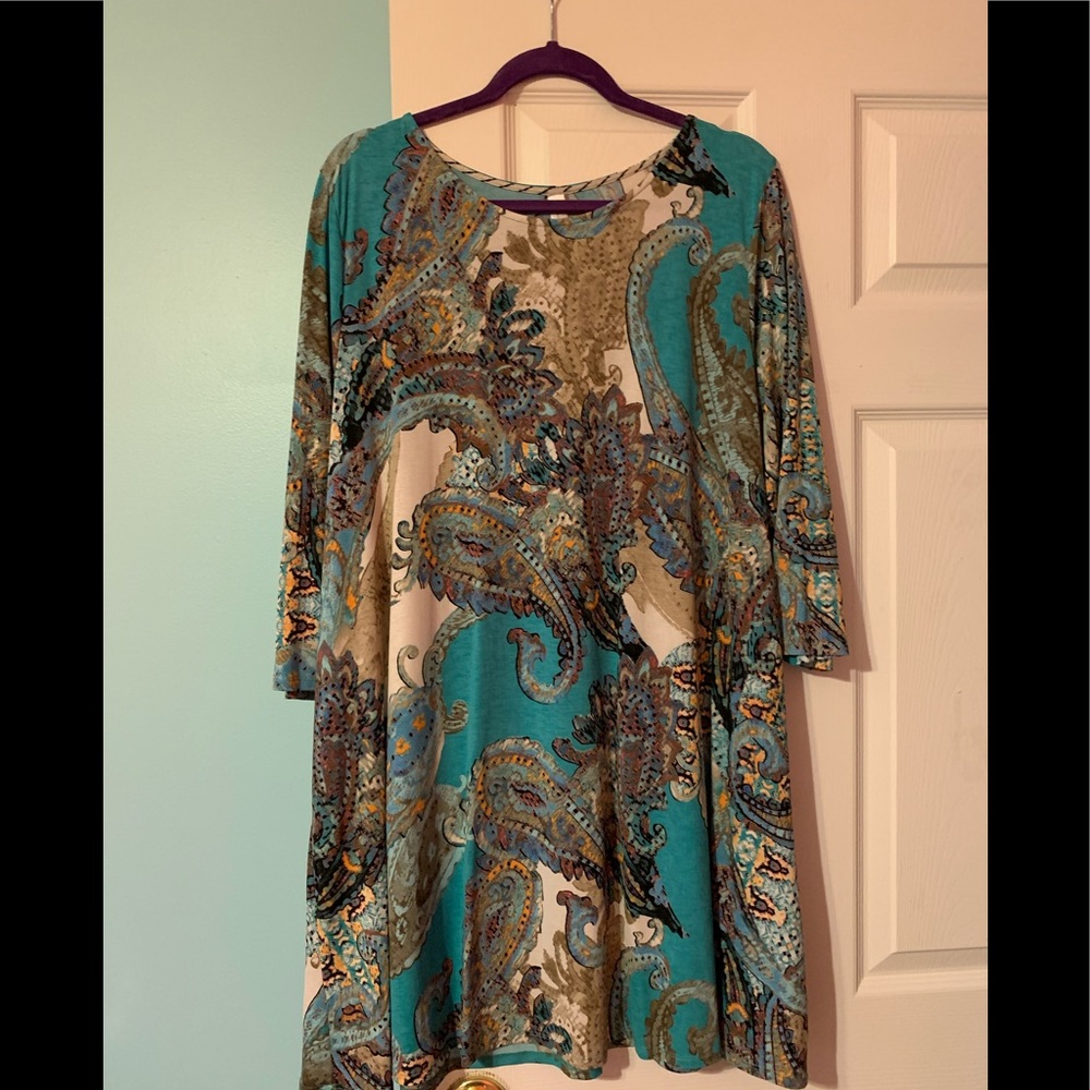 Teal, gold, beige paisley print top 3X